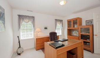 48 Essex Rd, Bedford, NH 03110