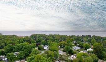 4 Fourth St, Barrington, RI 02806