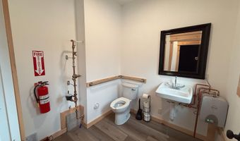 9 Hutchins St, Auburn, ME 04210