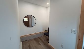 9 Hutchins St, Auburn, ME 04210