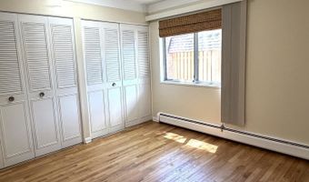 1209 Island Dr 104, Ann Arbor, MI 48105