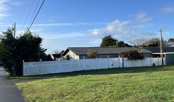 247 WHARF St, Brookings, OR 97415