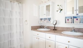 521 N Calhoun Shores Pkwy, Calhoun Falls, SC 29628