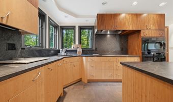 10 Eaton Rd, Amherst, NH 03031