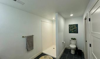 1008 S 10th Ave, Britton, SD 57430