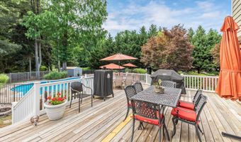 44 Devonshire Ct, Middletown, NJ 07748