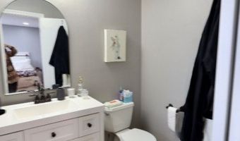 4 Sickle St, Andover, NJ 07801