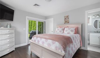 36 Wanda St, Narragansett, RI 02882