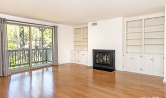 21 Harbour Vlg C, Branford, CT 06405