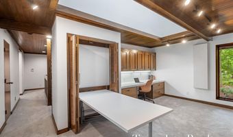 410 Greentree Ln NE, Ada, MI 49301