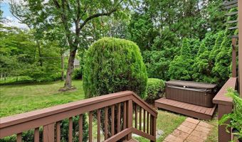 28 Loudon Pkwy, Albany, NY 12211