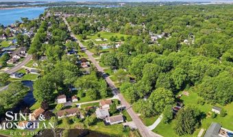 2122 Michigan St, Algonac, MI 48001