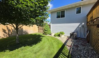 1005 Plum Ln, Aberdeen, SD 57401