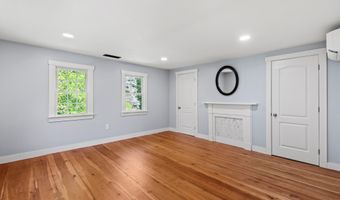 259 Falmouth Rd, Falmouth, ME 04105