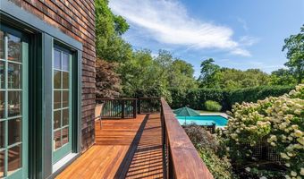 72 Summerfield Ln, Middletown, RI 02842