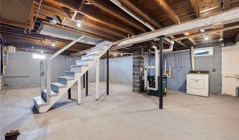 17 Loring St, Cranston, RI 02920