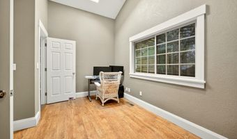 767 Twin Pines Cir, Ashland, OR 97520