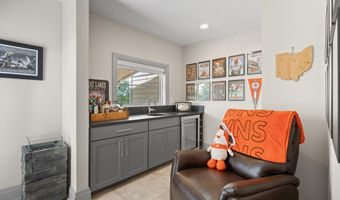 998 Ewing Aly 998, Columbus, OH 43201