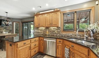 102 Greenhurst Ct, Auburn, IN 46706