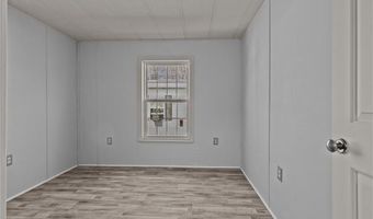 92 Bayview Pkwy, Middletown, RI 02842