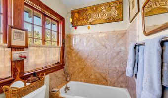 119 Washington St, Bay St. Louis, MS 39520