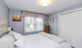 10 Pembroke Dr, Johnston, RI 02919