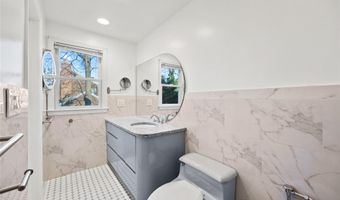 11 Searingtown Rd, Albertson, NY 11507