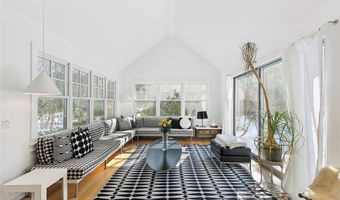 54 Gardiner Dr, Amagansett, NY 11930