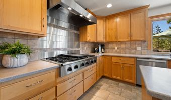 4211 NW Lower Village Rd, Bend, OR 97703