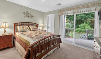 24 Manorwood Dr 24, Branford, CT 06405