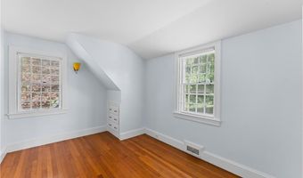 72 Ferry Ln, Barrington, RI 02806