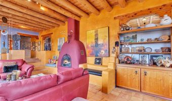 42 Hondo Seco Rd, Arroyo Hondo, NM 87513