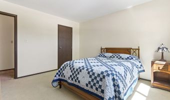 1570 W Goldengate Dr, Addison, IL 60101