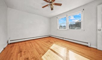 71 Sunshine Cir, Bridgeport, CT 06606