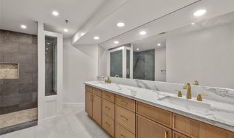 1 Keahole Place 3304, Honolulu, HI 96825