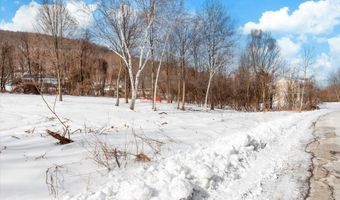 704 Fox Hill Rd, Bennington, VT 05201