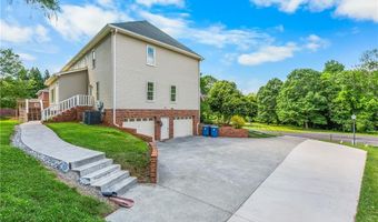 164 Fieldwood Dr, Advance, NC 27006