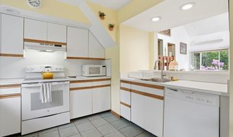 242 Colonial Ter, Albrightsville, PA 18210