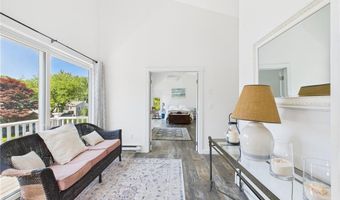 34 Beach Plum Rd, Narragansett, RI 02882