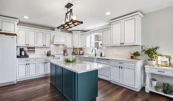 800 Kaitlynn Ave, Anamosa, IA 52205