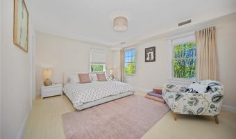 9 Casey Ct, Newport, RI 02840