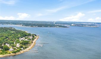 34 Platt St, Bristol, RI 02809