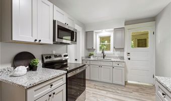 40 Lima St, Warwick, RI 02889