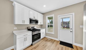 102 Center St, Algonquin, IL 60102