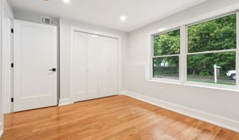 14 Redwood St, Bergenfield, NJ 07621