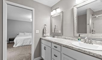 11 HILLTOP Ct, Appleton, WI 54914