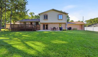 825 Queenswood Ct, Indianapolis, IN 46217