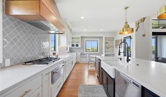 4261 Lakeshore Dr, Basehor, KS 66007
