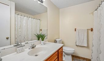 8582 134th St W, Apple Valley, MN 55124