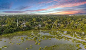 2 Creeks End Ln, Beaufort, SC 29902